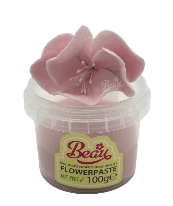 Handmade lilac blossom flower created with Beau flowerpaste